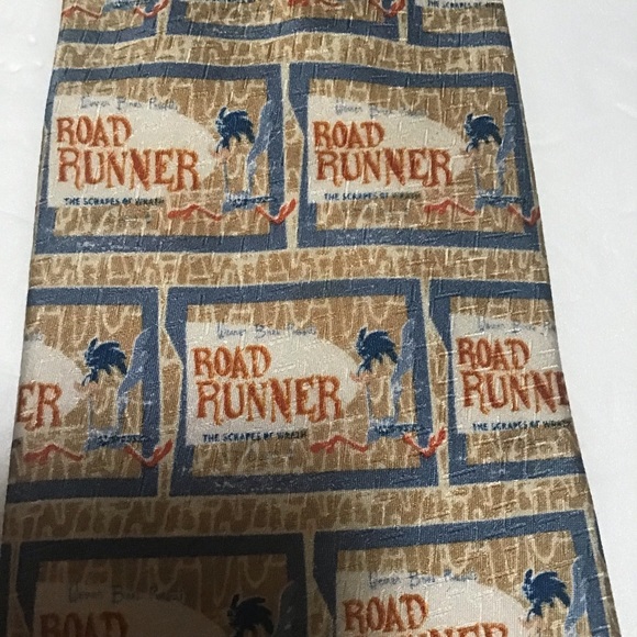 Looney Tunes 100% Silk Warner Brothers The Scrapes of Wrath Neutral Colors Tie - Picture 6 of 9